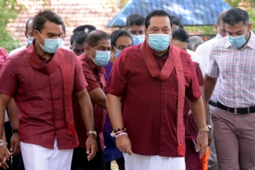 இலங்கையைவிட்டு எனது தந்தை வெளியேறமாட்டார்! நாமல் ராஜபக்ச தகவல்