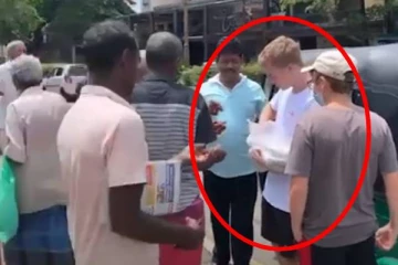இலங்கையில்   வெளிநாட்டவரின்  நெகிழவைத்த செயல்
