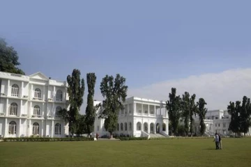 ஆளுநர் மாளிகையில் வானில் இருந்து விழுந்த மர்ம பொருள் - பதறிப்போன பாதுகாப்பு பிரிவு அதிகாரிகள்!