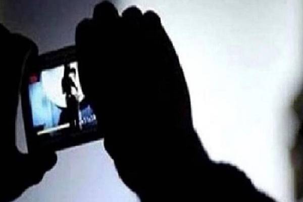 ஆபாச வீடியோ மூலம் மிரட்டல் ; நண்பரின் மனைவி மீது பாலியல் வன்கொடுமை | Sexual Assault Friend Wife Threatening Her Video