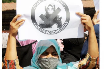 கர்நாடகாவைத் தொடர்ந்து புதுச்சேரியில் தொடங்கிய ஹிஜாப் பிரச்சினை!