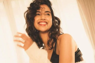 நடிகை மீனாட்சி செளத்ரியில் ரீசெண்ட் மாடர்ன் லுக் புகைப்படங்கள்..