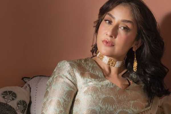 ஏமாற்றிய காதலர்கள்..விவாகரத்து!! எமனாக மாறிய ராஜவம்சத்து நடிகையின் கண்ணீர் கதை.. | Actress Manisha Koirala Painful Life Story