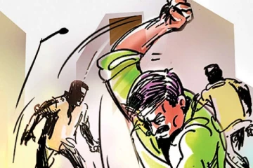 10 வயது சிறுவனை நடுரோட்டில் கொடூரமாக தாக்கிய இளைஞர்!