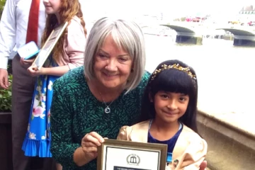 ஏழு வயது இந்திய வம்சாவளி சிறுமிக்கு பிரித்தானிய பிரதமரின் பாயிண்ட்ஸ் ஆஃப் லைட் விருது!