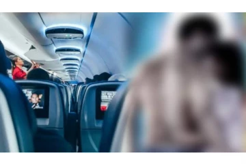 நிறுத்த முடியாத ஆபாச படம் -நடுவானில் பயணிகளை அலறவிட்ட சம்பவம்!