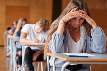 මනසට වෙනසක් ගෙනෙන්න සිසුන් සඳහා මානසික සෞඛ්‍ය ක්‍රියාකාරකම් 10 මෙන්න