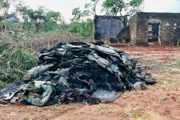 யாழில் மீட்கப்பட்டுள்ள இராணுவ அங்கிகள்!