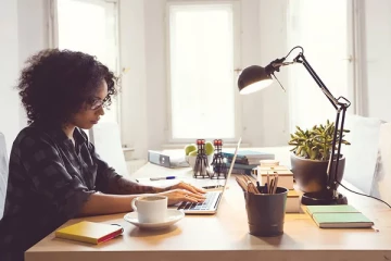 ඔබත් කාන්තාවක්ද..කාන්තා ඔබට නිවසේ සිට කල හැකි රැකියා වර්ග කිහිපයක් මෙන්න...