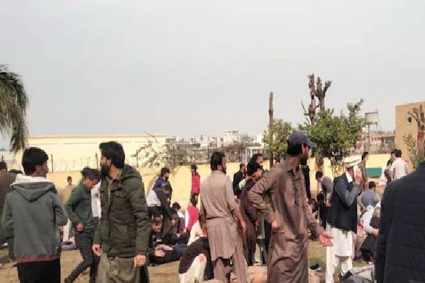 இஸ்லாமாபாத் மசூதி குண்டுவெடிப்பு: பழிபோடும் பாகிஸ்தானுக்கு இந்தியா கடும் கண்டனம்! | India Condemns Bombing At Islamabad Mosque