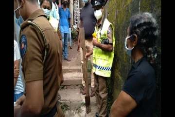 பக்கவாதத்தால் படுக்கையில் கிடந்த தந்தையை அடித்தே கொன்ற மகன் - தாய் படுகாயம் (படங்கள்)
