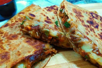 சப்பாத்தி மீந்து விட்டதா? தூக்கி வீசிடாதீங்க... இனி சுடச்சுட சாண்ட்விச் செய்யலாம்