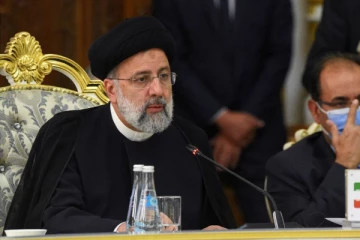 எங்கள் மீதான பொருளாதார தடையை  அமெரிக்கா  நீக்கணும் : ஈரான் வலியுறுத்தல்