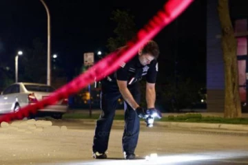 சுதந்திர தின விழா கொண்டாட்டத்தில் மர்ம நபர் துப்பாக்கிச் சூடு! 2 இளைஞர்கள் பலி