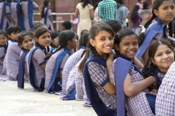 பள்ளி மாணவர்களுக்கு ஆண்டுதோறும் ரூ.15000 வழங்க திட்டம்- அரசின் உத்தரவு