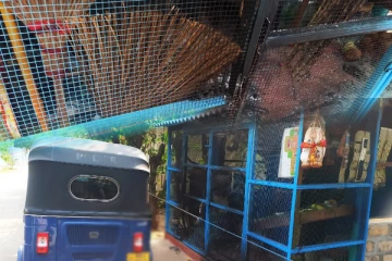 திடீரென தீப்பற்றி எரிந்த வர்த்தக நிலையம்! யாழில் சம்பவம்(Photos)