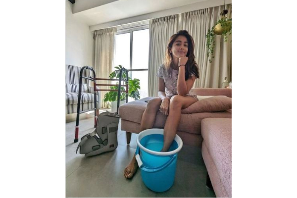 நடக்க முடியாமல் தவிக்கும் நடிகை பூஜா ஹெட்ச் தற்போதைய நிலை இதுதானா? | Pooja Hedge Current Health Status