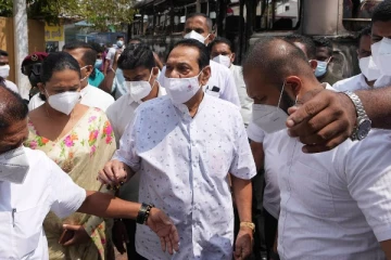 கொழும்பில் தீவிரமடையும் பதற்ற நிலை: பொது மக்களுக்கு பிரதமர் மகிந்த விடுத்துள்ள அறிவிப்பு (Photo)