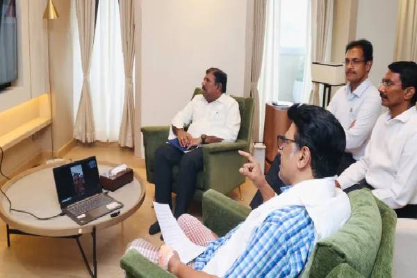 கைலி கட்டி அரசாங்கத்தையே நடத்துவோம் - வைரலாகும் முதல்வர் ஸ்டாலினின் புகைப்படம் | Cm Stalin Works From Hospital Lungi Post Viral