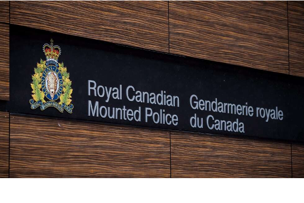 கனடாவில், விமானத்தில் குழப்பம் விளைவித்த இளைஞர் கைது | Unruly Alberta Teen Arrested After Air Canada