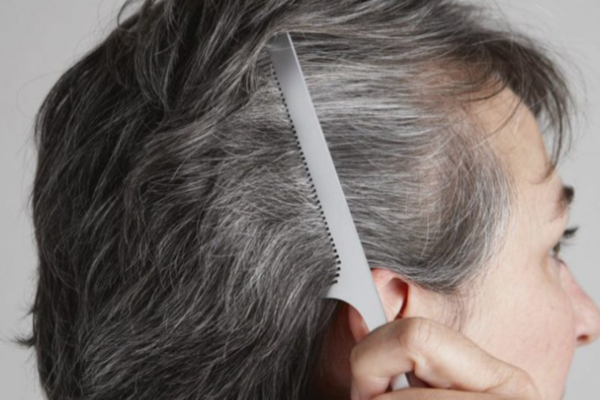 ஒரு முடி வெள்ளையாகி இவ்வளவு காலத்திற்குள் எல்லா முடியும் வெள்ளையாகிடும்! இளநரை தடுக்க சூப்பர் ஐடியா | Grey Hair Causes