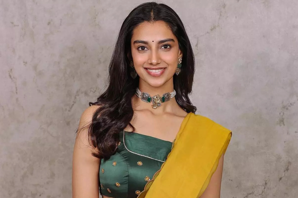 29 வயதில் இத்தனை கோடி சொத்துக்கு சொந்தக்காரரா நடிகை மீனாட்சி சவுத்ரி.. அடேங்கப்பா | Actress Meenakshi Chaudhary Net Worth