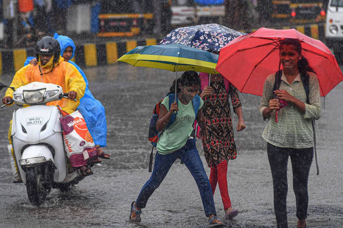 தமிழகத்தில் இன்று கனமழை வெளுக்கும்.., எங்கெல்லாம் தெரியுமா? | Heavy Rain To Lash Tamil Nadu Today தமிழகத்தில் இன்று கனமழை வெளுக்கும்.., எங்கெல்லாம் தெரியுமா? | Heavy Rain To Lash Tamil Nadu Today