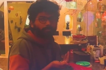 மிக்ஸர் சாப்பிடும் போட்டியாளர்.. சேனலே இப்படியா கலாய்ப்பது! வைரல் வீடியோ