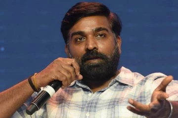 புதிய படத்திற்கு நியூ லுக்கிற்கு மாறிய நடிகர் விஜய் சேதுபதி- வைரலாகும் போட்டோ