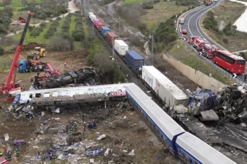 கிரீஸ் நாட்டில் ரயில் மோதி 32 பேர் பலி! 85 பேர் காயம்