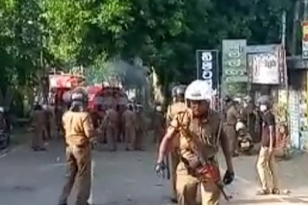 றம்புக்கனை போராட்டக் களத்தில் நடந்தது என்ன- காணொளியில் அம்பலமான காவல்துறையின் காட்டுமிராண்டித்தனம்! - ஐபிசி தமிழ்