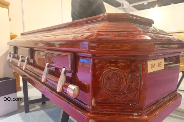 chinese woman quit job and selling coffins
