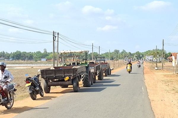இடைநிறுத்தப்பட்ட பேருந்து சேவையை மீள ஆரம்பிக்குமாறு கோரி ஆர்ப்பாட்டம் | Protest Resumption Of Suspended Bus Services