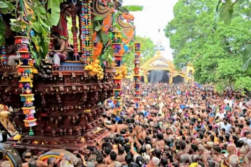 விண்ணதிர ஆரோகரா கோக்ஷம் முழங்க ....தேரில் பவனி வந்த செல்வச் சந்நிதி முருகன்!