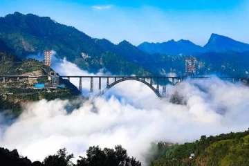 உலகின் மிக உயரமான ரயில் பாலம்; அப்படியென்ன சிறப்புகள் - திறந்துவைத்த மோடி