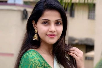 விபத்தில் சிக்கி நுனியில் உயிர் தப்பிய சீரியல் நடிகை.. அவரே வெளியிட்ட நேரலை காட்சி!