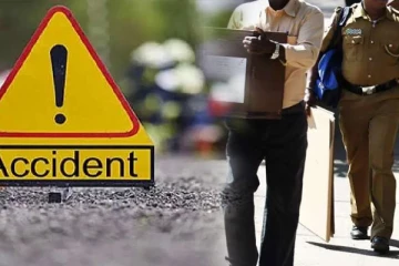 அரச அதிகாரி ஒருவரின் மோட்டார் சைக்கிளில் மோதிய தேர்தல் அதிகாரியின் கார்