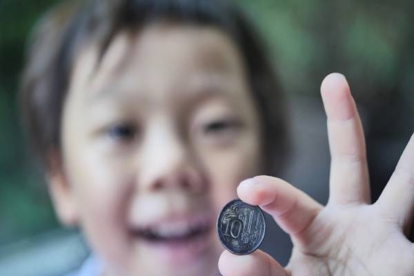 உங்க வீட்டு குழந்தை நாணயத்தை விழுங்கி விட்டதா? இத செஞ்சா போதும் | What Happens If A Child Swallows Coins உங்க வீட்டு குழந்தை நாணயத்தை விழுங்கி விட்டதா? இத செஞ்சா போதும் | What Happens If A Child Swallows Coins