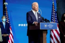 அமெரிக்காவில் ஜோ பைடன் பதவியேற்றதும் செய்யும் முதல் வேலை!