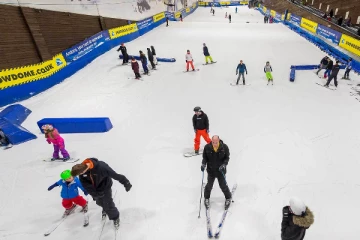 பிரித்தானியாவில் குழந்தைகள் கண்முன்னே 12 வயது சிறுவனுக்கு நேர்ந்த துயரம்! பனிச்சறுக்கு விளையாட்டின்போது நடந்த பயங்கர சம்பவம்