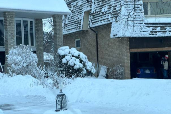 கடுமையான பனிப்புயலால் ரொறன்ரோ மக்களுக்கு ஏற்பட்ட நிலை! | Toronto People Affected By The Severe Snow Storm