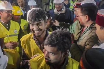 உத்தராகண்ட் சுரங்கப் பாதையில் சிக்கியோர் மீட்பு : 17 நாள் விடாமுயற்சிக்கு கிடைத்த வெற்றி!