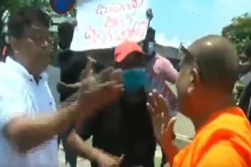 போராட்ட இடத்துக்கு சென்ற பிக்குகள் விரட்டியடிப்பு! (Video)