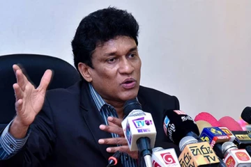 இன பாரபட்சம் காட்டிவிட்டு அம்பிகாவை சாடுவது ஏன்? - அரசை சாடுகிறார் மனோ