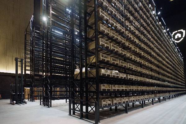 ஆசிய நாடொன்றில்... கோடீஸ்வரர்கள் குவித்து வைத்திருக்கும் ரூ 12,500 கோடி மதிப்பிலான தங்கம் | Rich People Storing Gold In Singapore