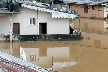 நுவரெலியா மாவட்டத்தில் கடும் மழை வீழ்ச்சி! வாகன சாரதிகளுக்கு முக்கிய அறிவுறுத்தல் (Video)