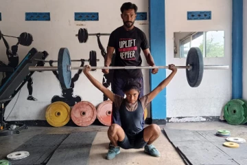 பொதுநலவாய பளு தூக்கல் போட்டிக்கு வடமாகாணத்திலிருந்து முதன்முறையாக மாணவி தெரிவு (PHOTOS)