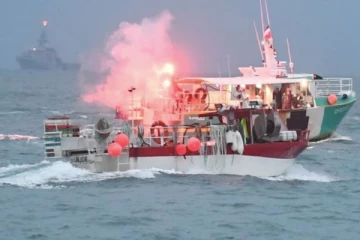 முக்கிய துறைமுகத்தை சூழ்ந்த கப்பல்கள்... அதிகரிக்கும் பதட்டம்! ஜெர்சி தீவுக்கு விரையும் பிரான்ஸ் போர்க்கப்பல்கள்