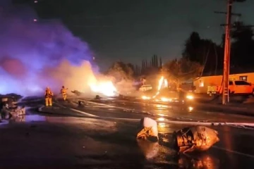 குடியிருப்பு பகுதியில் மோதி நெருப்பு கோளமான விமானம்: பயணிகள் நிலை?