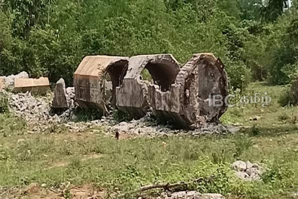 காங்கேசன்துறை துறைமுக அதிகார சபையில் தொடரும் திருட்டுச்சம்பவம்: மக்கள் விசனம்(படங்கள்) | Jaffna Kangeshan Thurai Theif Case Police Investi